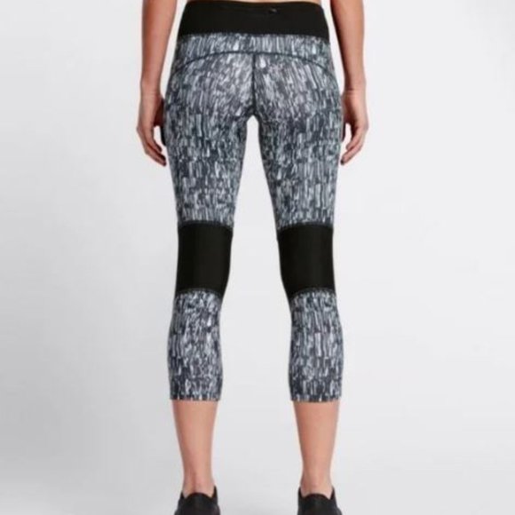 Nike Dri Fit Power Print Capri Leggings  Size L - Picture 2 of 13